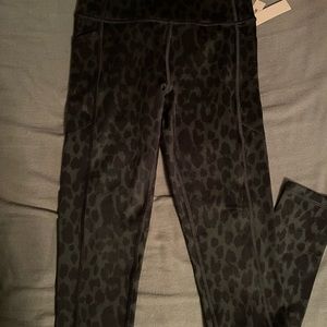 SOLD-Victoria Secret Cheetah Leopard print leggings